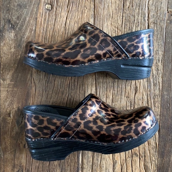 dansko size 38 clogs